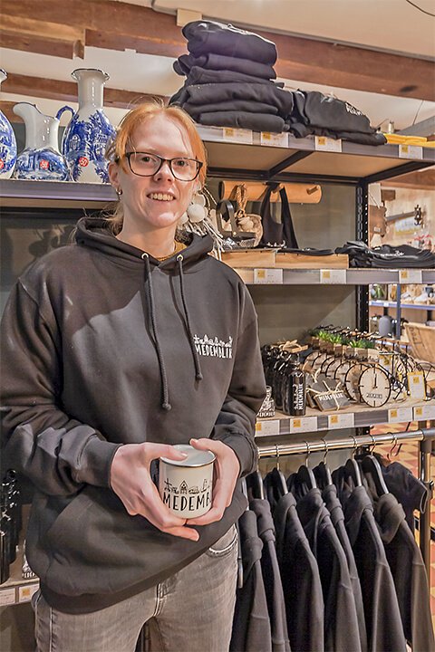 Jenna maakt bij Promoject een logo voor MEET Medemblick